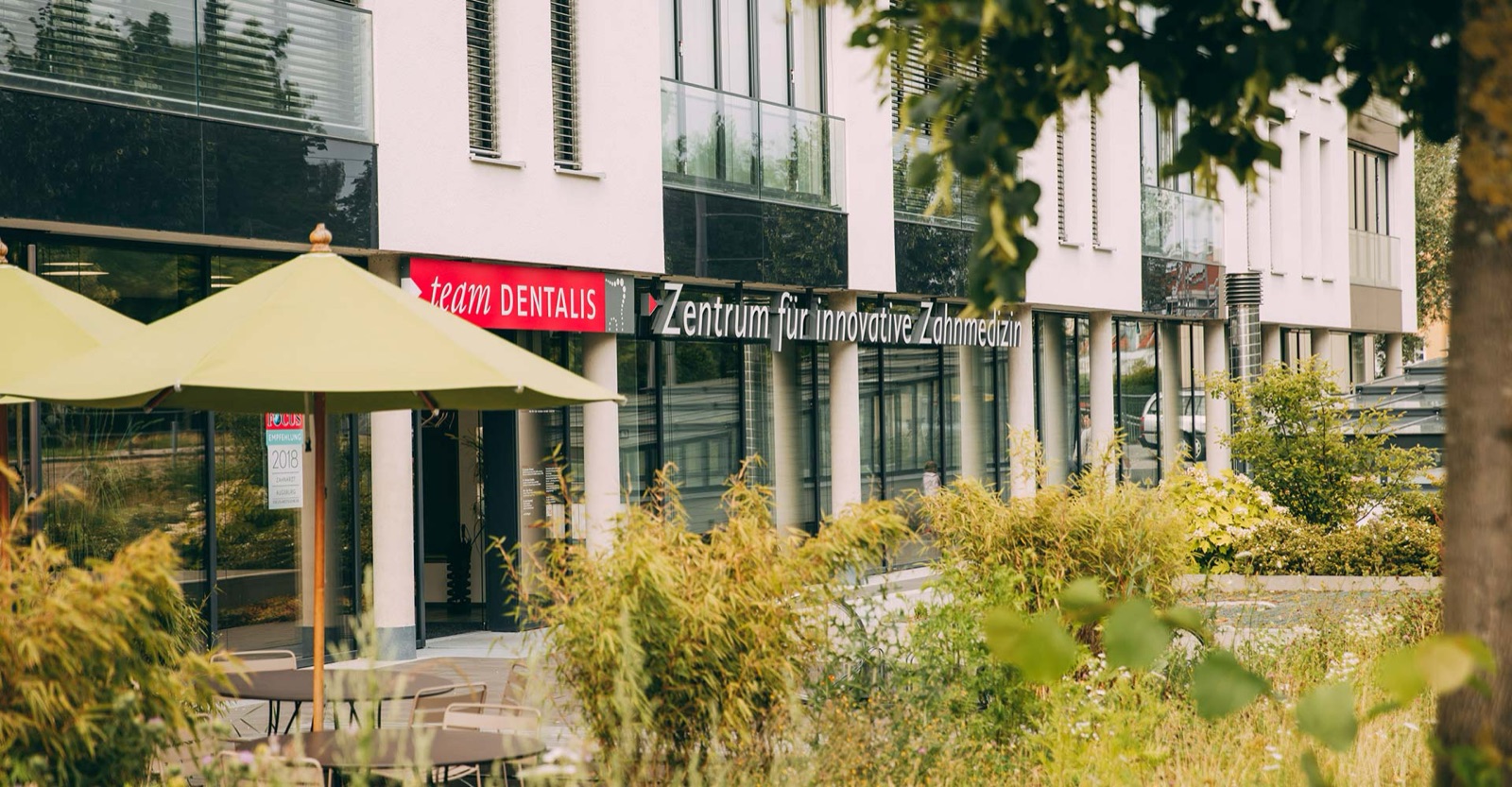 Team Dentalis im Kammgarnquartier — Außenansicht